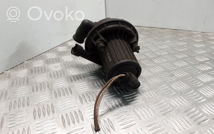 Volkswagen Bora Pompe à air secondaire 06A131333C