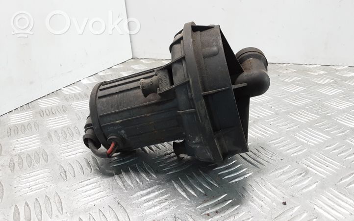 Volkswagen Bora Pompe à air secondaire 06A131333C