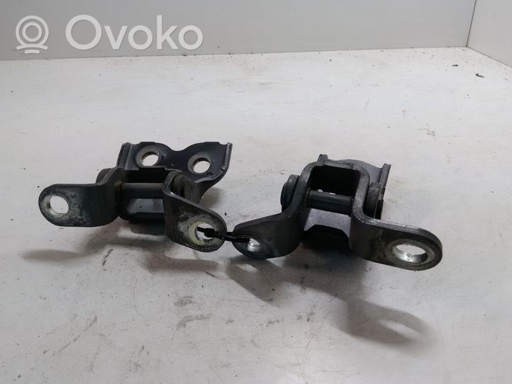 Toyota Avensis T250 Set di cerniere portiera anteriore 