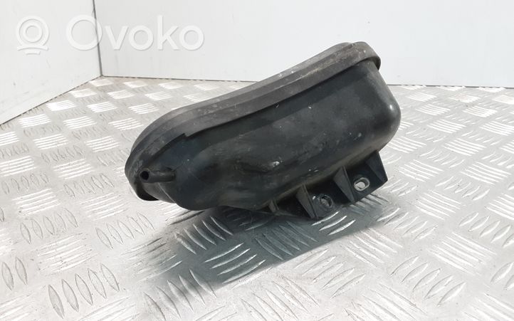 Audi A4 S4 B7 8E 8H Serbatoio del vuoto 8D0131541B