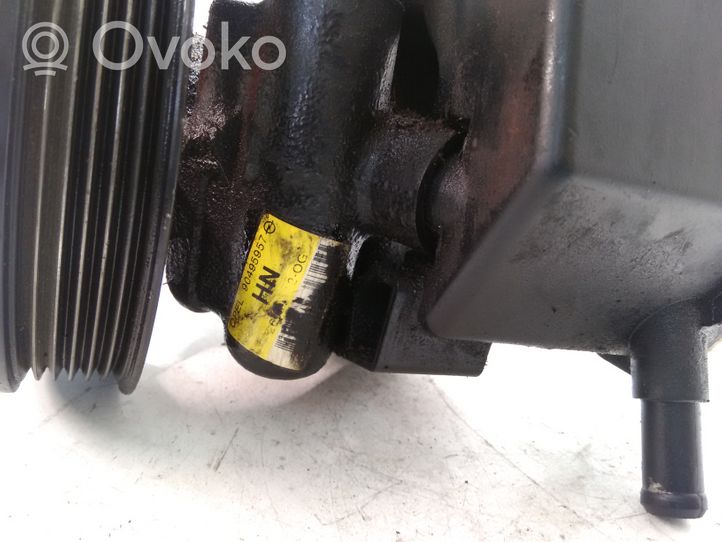 Opel Vectra B Power steering pump 90495957