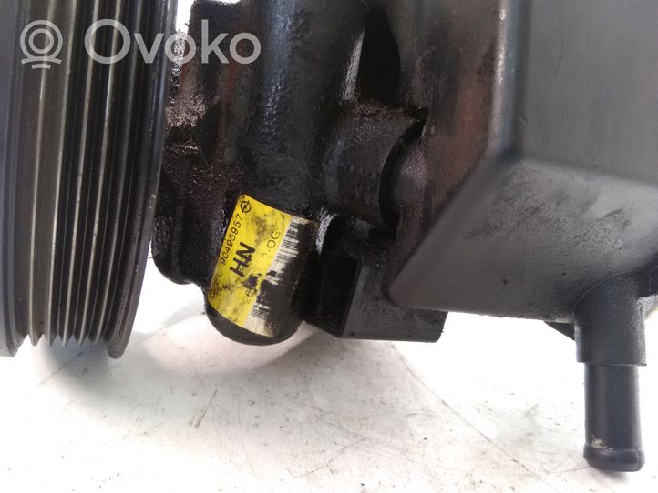 Opel Vectra B Ohjaustehostimen pumppu 90495957