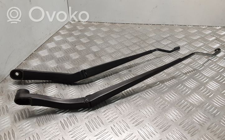 Opel Insignia A Windshield/front glass wiper blade 13227399