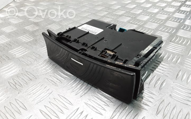 Mercedes-Benz ML W164 Peleninė panelėje A1648100030