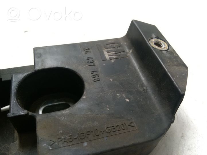 Opel Vectra C Dangtelis saugiklių dėžės 24437468