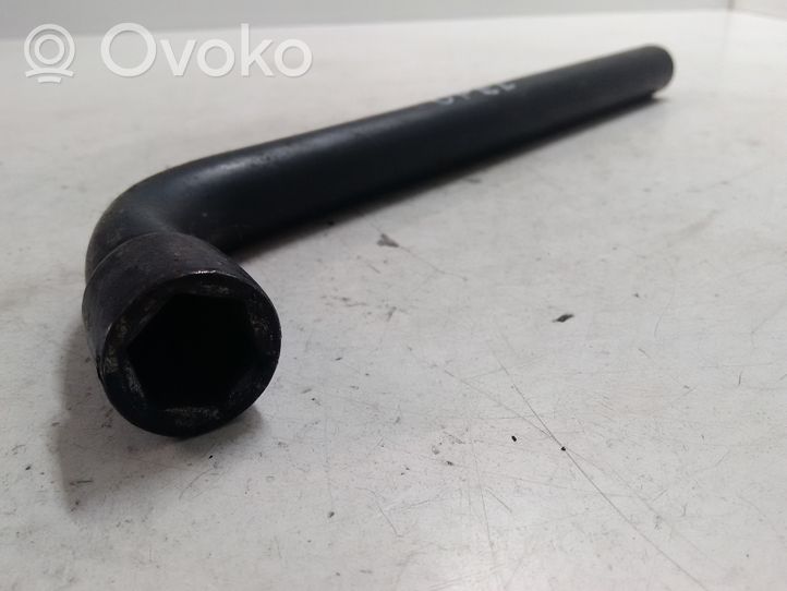 Opel Corsa C Raktas ratų varžtams 9175184