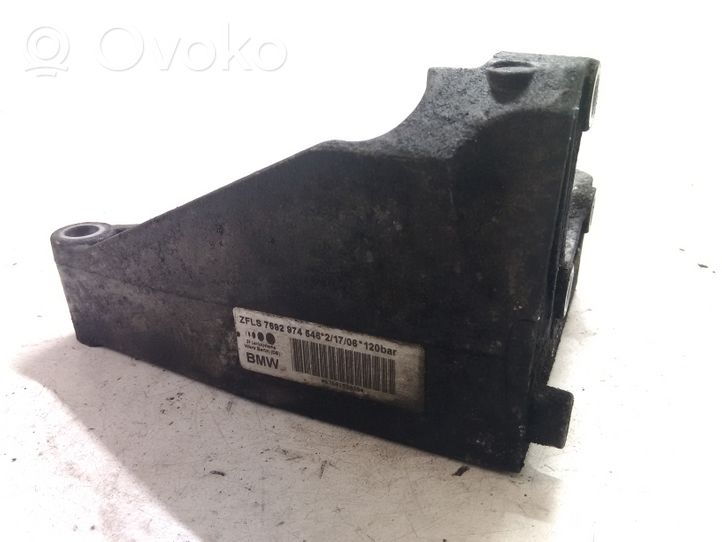 BMW 3 E90 E91 Supporto di montaggio della pompa del servosterzo 7692974