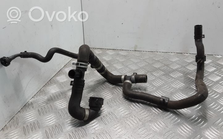 Audi A4 S4 B8 8K Tuyau de liquide de refroidissement moteur 8K0145920J