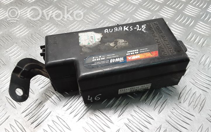Subaru Outback Ramka / Moduł bezpieczników 82231AE07A