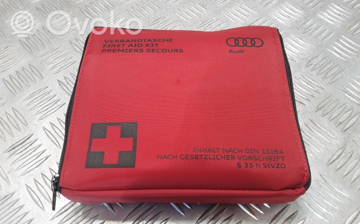 Audi A6 S6 C7 4G Kit di pronto soccorso 8P0860282A