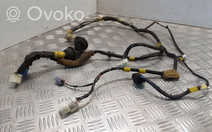 Toyota Land Cruiser (HDJ90) Wiązka przewodów drzwi przednich 8215260201