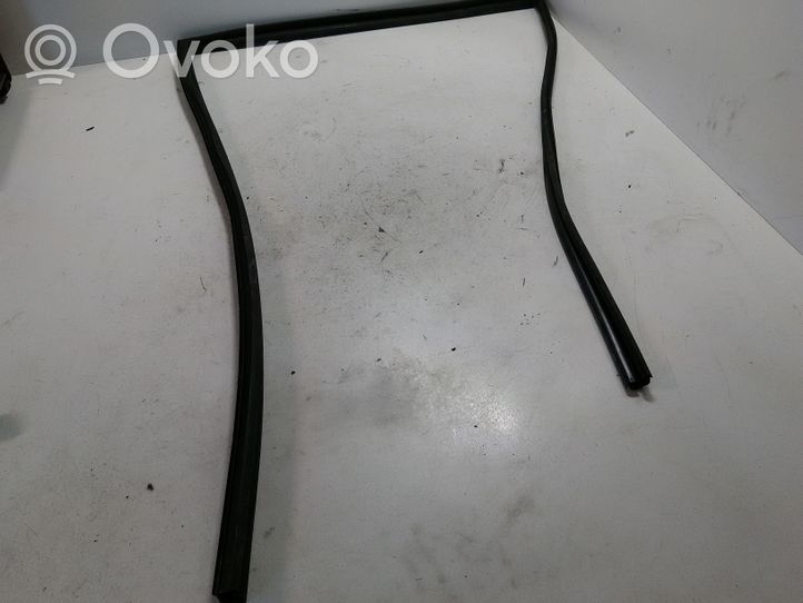 Toyota Land Cruiser (HDJ90) Joint en caoutchouc de porte arrière 0112TG1181129