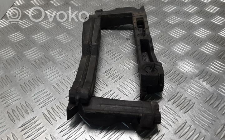 Audi A4 Allroad Kita variklio skyriaus detalė 8K0823722