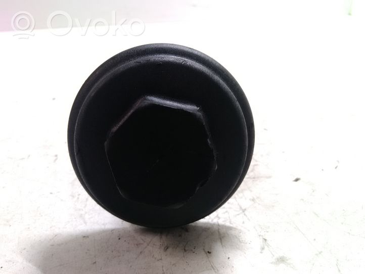 Ford Galaxy Coperchio del filtro dell’olio 038117061