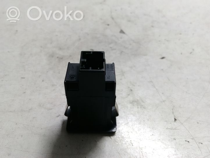 Volkswagen Golf VI Connettore plug in AUX 5M0035724