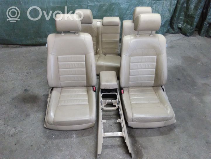 Volkswagen Touareg I Interior set 7L0881677G