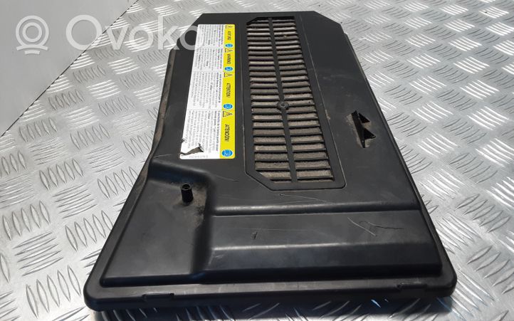 Volkswagen Touareg I Battery box tray cover/lid 7L0864643B