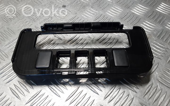 Mitsubishi Outlander Panelės apdailos skydas (centrinis) 8010A318ZZ3