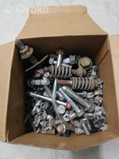 Mitsubishi Outlander Nuts/bolts 