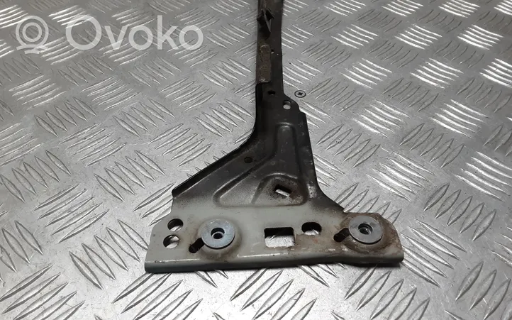 Audi A4 S4 B9 Uchwyt / Mocowanie błotnika przedniego 8W0821136C