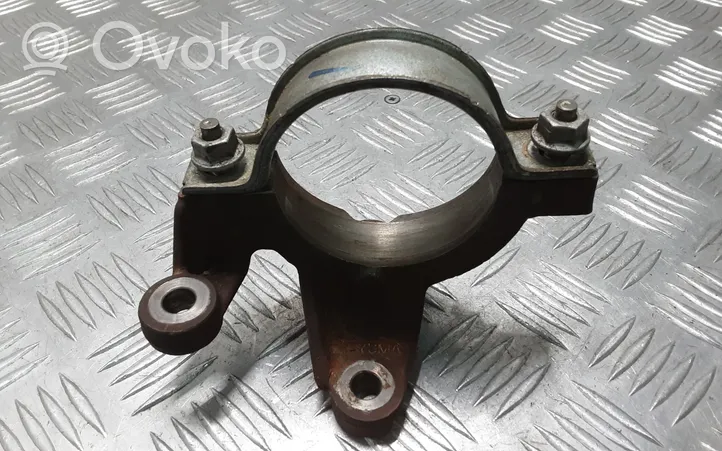 Volvo V40 Staffa del cuscinetto di supporto dell’albero di trasmissione AV613K305CA