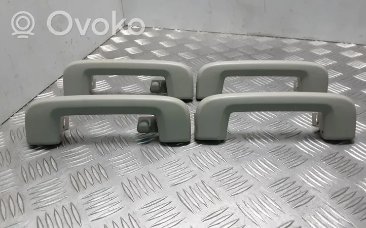 Volvo V40 Un set di maniglie per il soffitto 