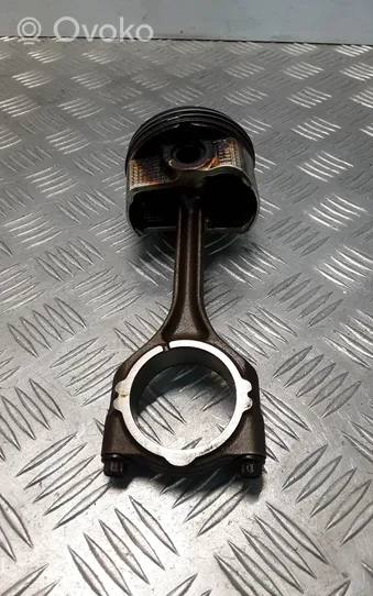 Mitsubishi Outlander Piston with connecting rod 4J11