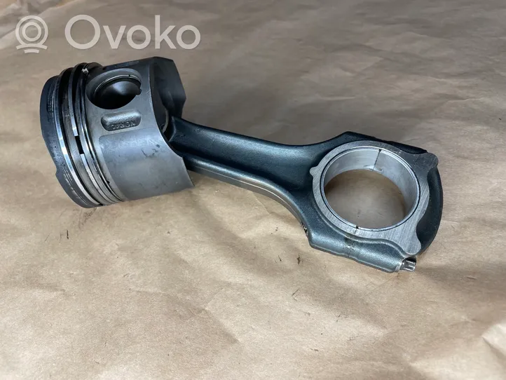 Mercedes-Benz E W210 Piston with connecting rod A6110300517