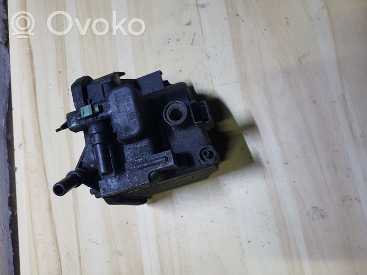 Ford Focus Boîtier de filtre à carburant 9305108C