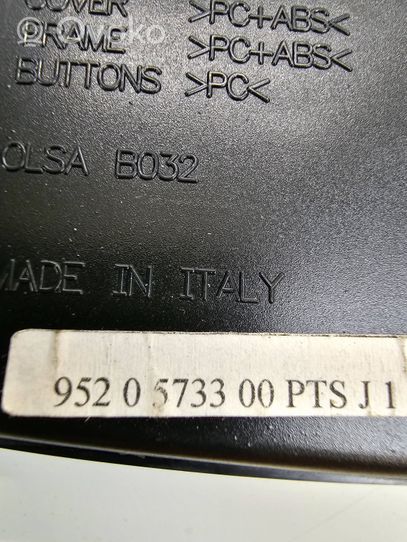 Alfa Romeo Giulia Kitas salono žibintas 9520573300