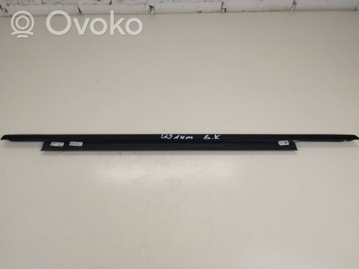 Audi Q3 8U Aizmugurē durvju dekoratīvā apdare (moldings) 8U0853763E