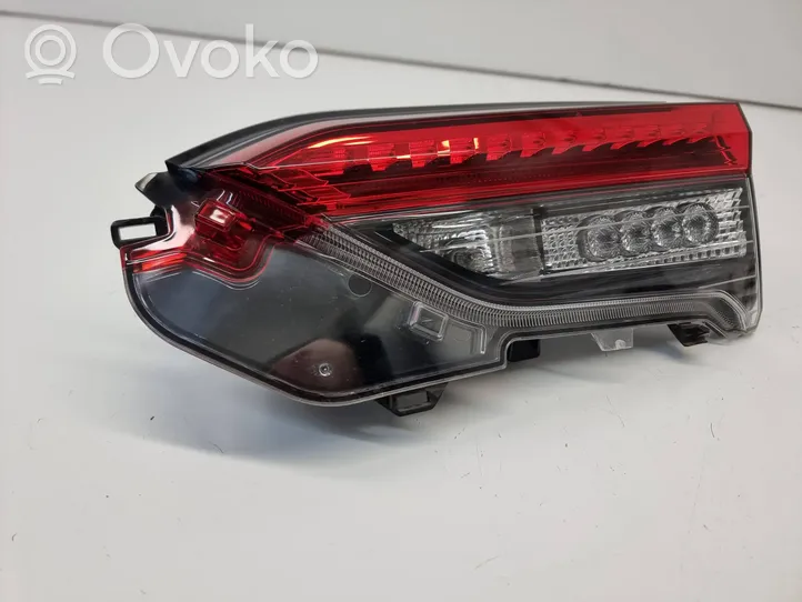 Toyota RAV 4 (XA50) Lampy tylnej klapy bagażnika 8158042092