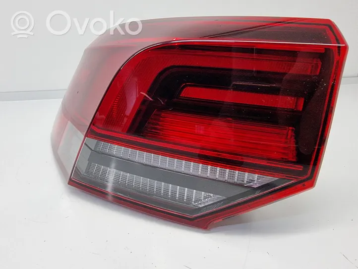 Volkswagen Golf VIII Rear/tail lights 5H0945095C