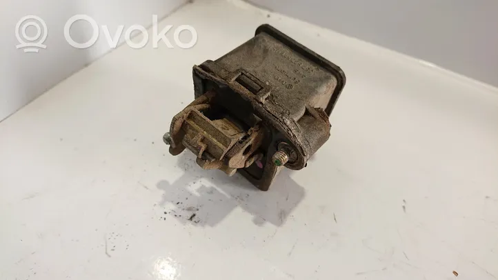 Volkswagen PASSAT B3 Atidarymo rankenėlė galinio dangčio (išorinė) 357827571D