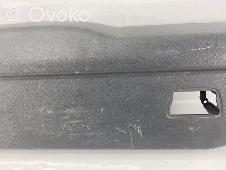 Volvo XC90 Takaluukun alaosan verhoilu 39875046