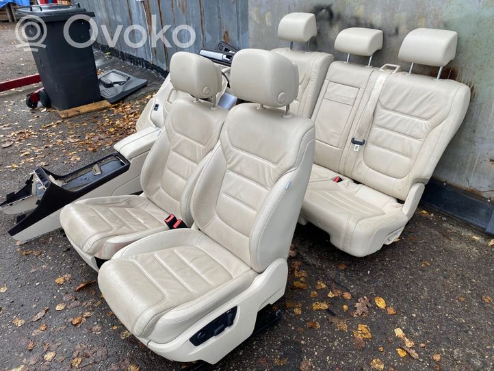 Volkswagen Touareg II Set interni 