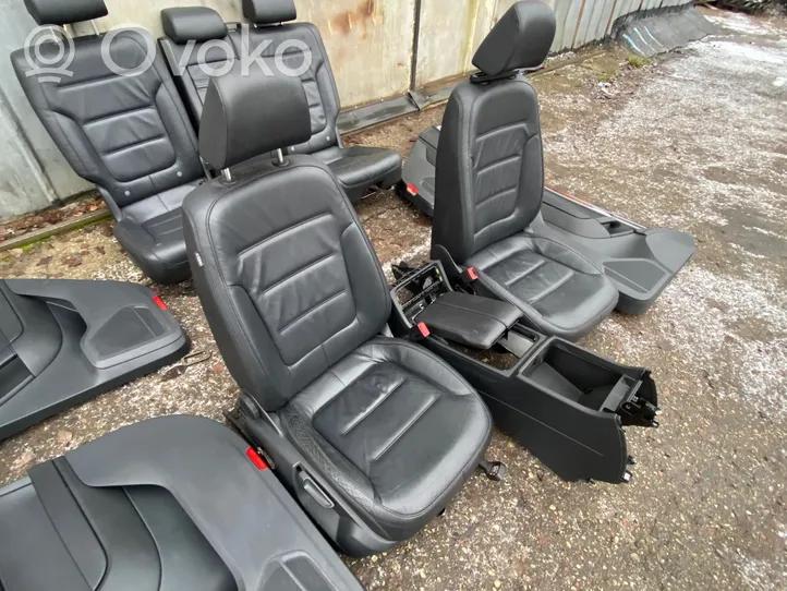 Volkswagen Touareg II Set interni 