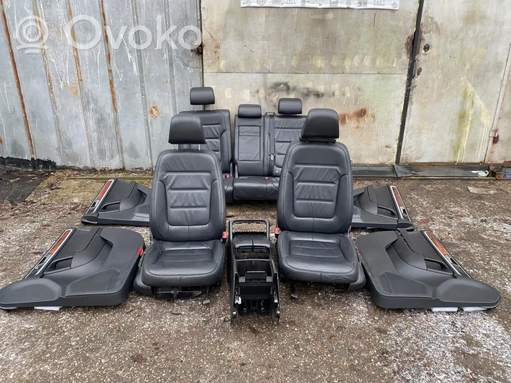 Volkswagen Touareg II Set interni 