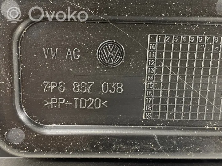 Volkswagen Touareg II Panneau, garniture de coffre latérale 7P6867038