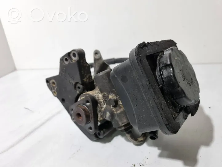 BMW 5 E39 Vairo stiprintuvo siurblys 1095749