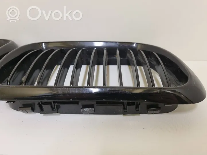 BMW 3 E36 Grille calandre supérieure de pare-chocs avant 