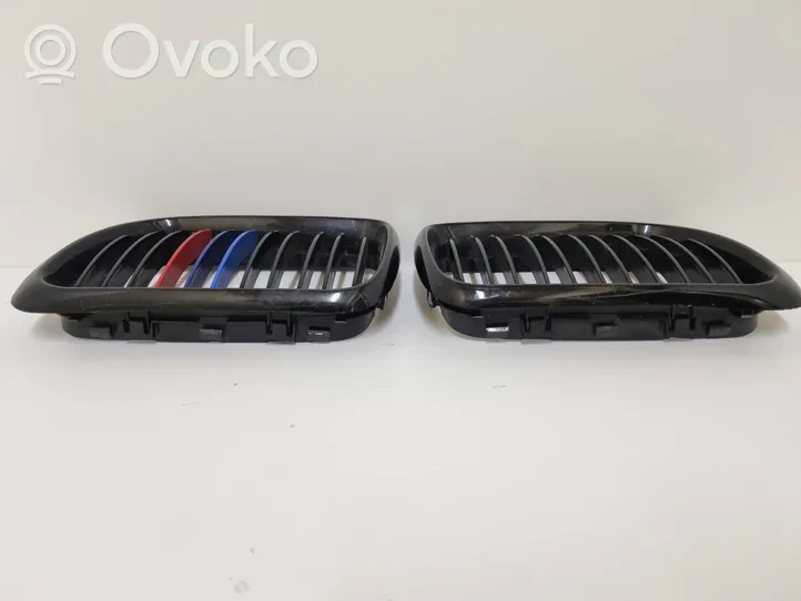 BMW 3 E36 Maskownica / Grill / Atrapa górna chłodnicy 