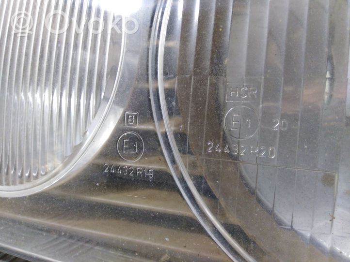 Mercedes-Benz W123 Lampa przednia 24432R19