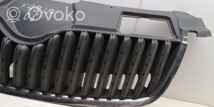 Skoda Fabia Mk2 (5J) Maskownica / Grill / Atrapa górna chłodnicy 5J0852668