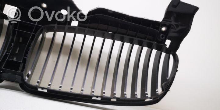 BMW 7 E65 E66 Maskownica / Grill / Atrapa górna chłodnicy 51137145738