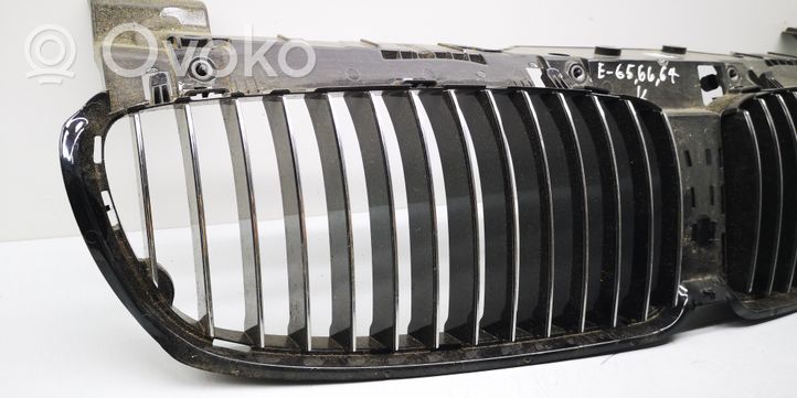 BMW 7 E65 E66 Grille calandre supérieure de pare-chocs avant 51137145738