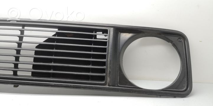 Volkswagen Transporter - Caravelle T3 Grille calandre supérieure de pare-chocs avant 251853653E