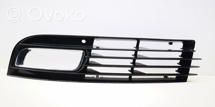 Audi A8 S8 D3 4E Grille inférieure de pare-chocs avant 4E0807681