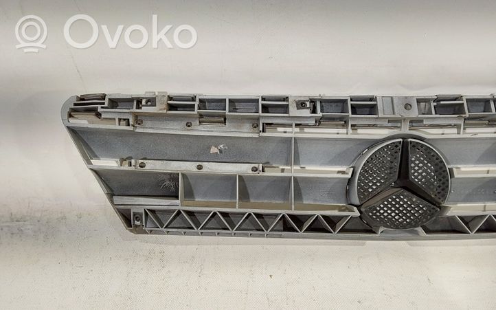 Mercedes-Benz A W168 Grille calandre supérieure de pare-chocs avant 1688800083