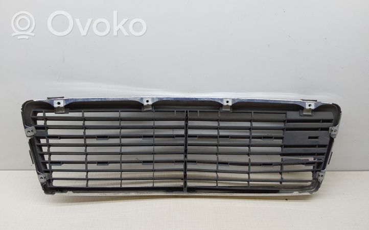 Mercedes-Benz C W202 Atrapa chłodnicy / Grill 2028880323